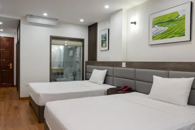 Camera King con balcone — Van Nam Hotel